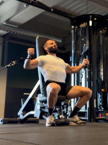 David entrenando en el gimnasio