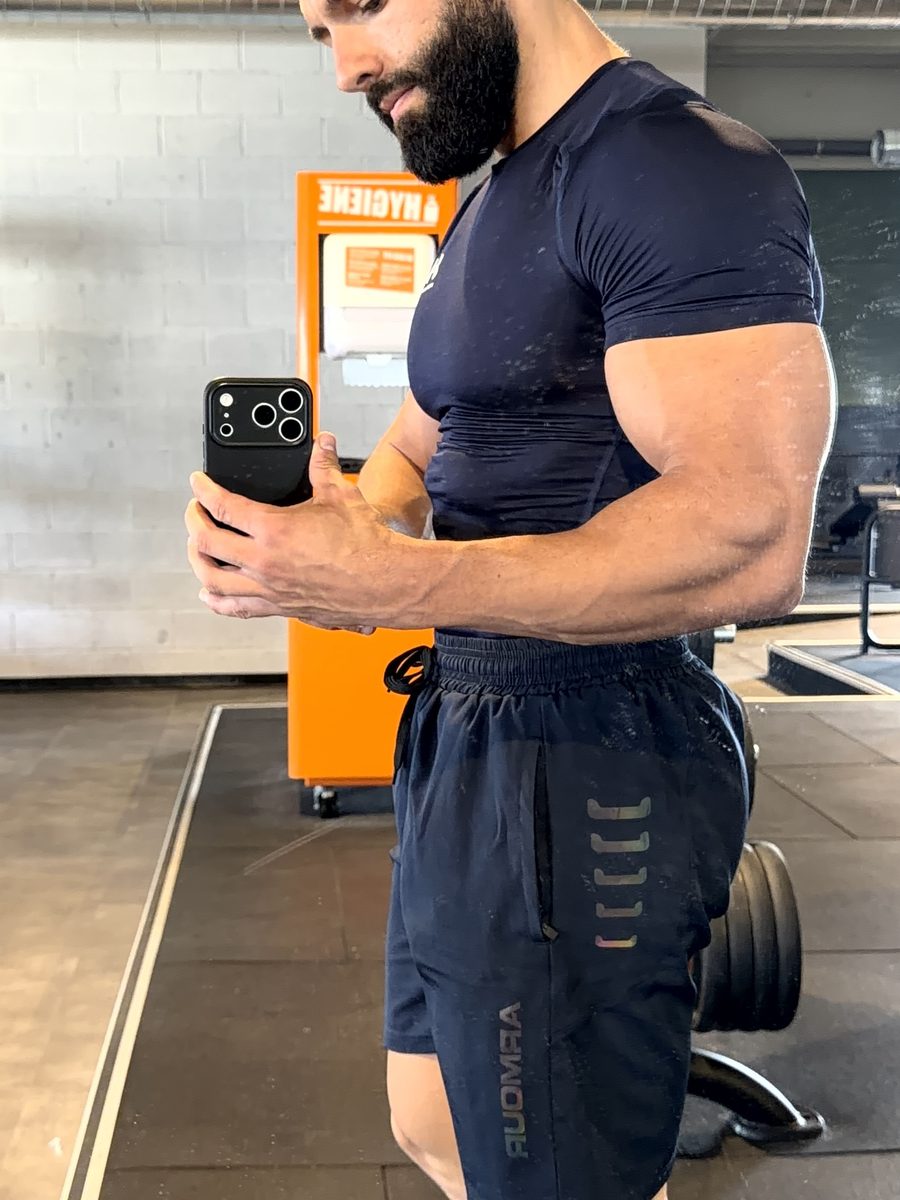 David entrenando en el gimnasio