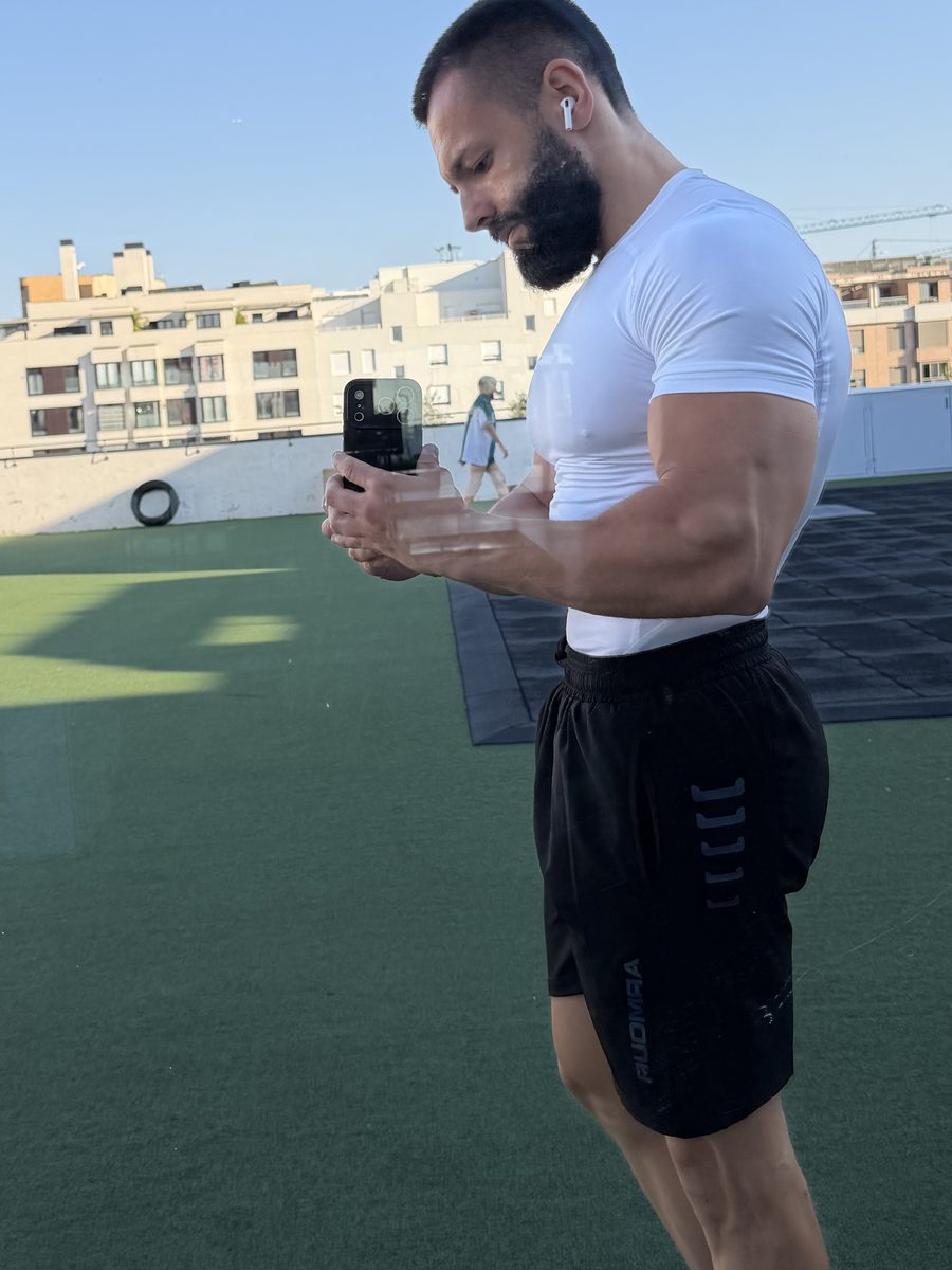 David entrenando en el gimnasio